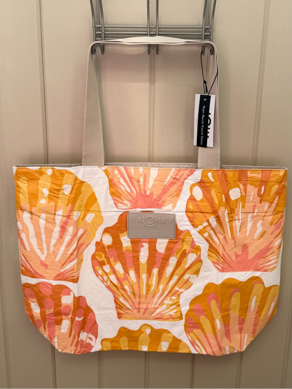 NWT Special Edition Aloha Collection Sunrise Shells Day Tripper Papaya Sold Out